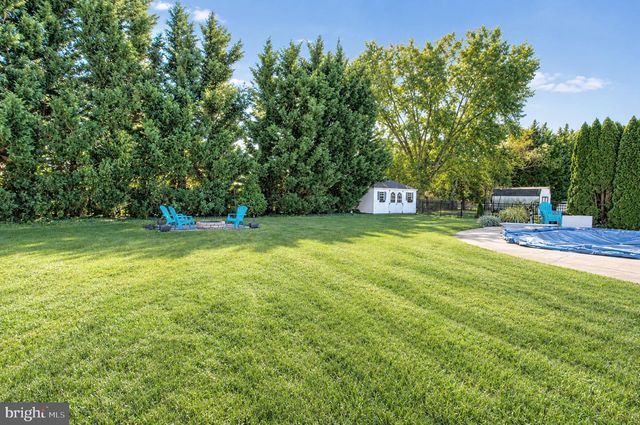 12 STEEPLECHASE DR, Blackwood, NJ 08012