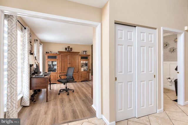 12 STEEPLECHASE DR, Blackwood, NJ 08012