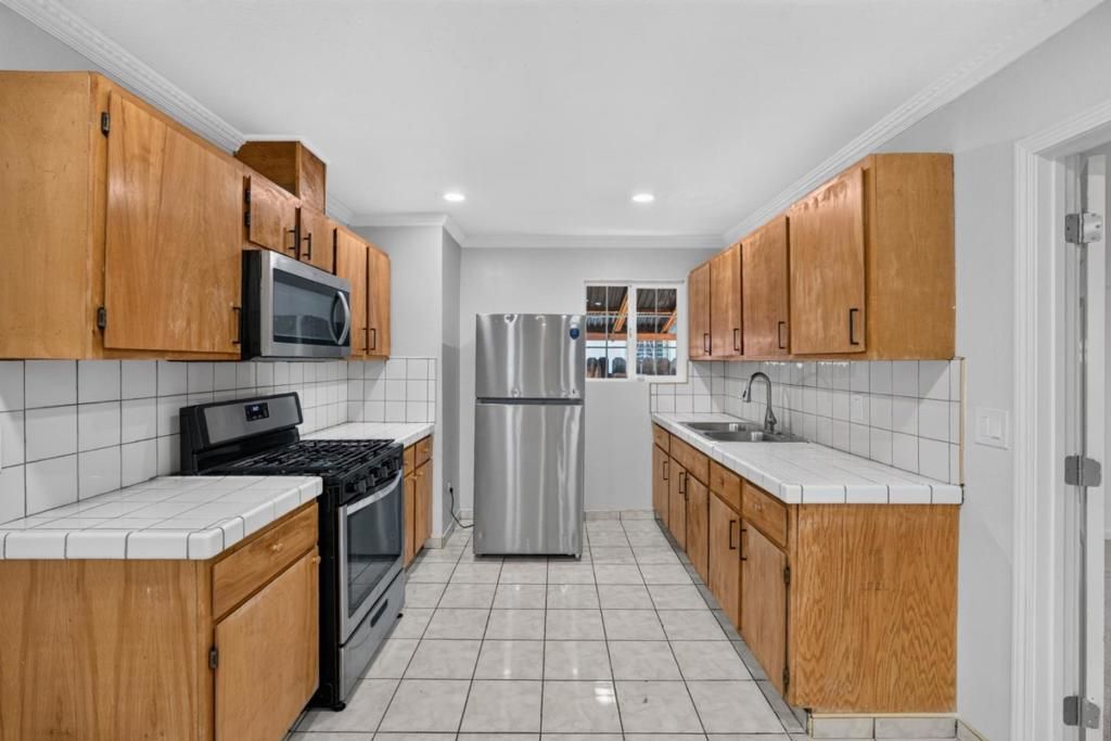 Image 13 of property listing at 2446 Van Winkle Lane, San Jose, CA 95116