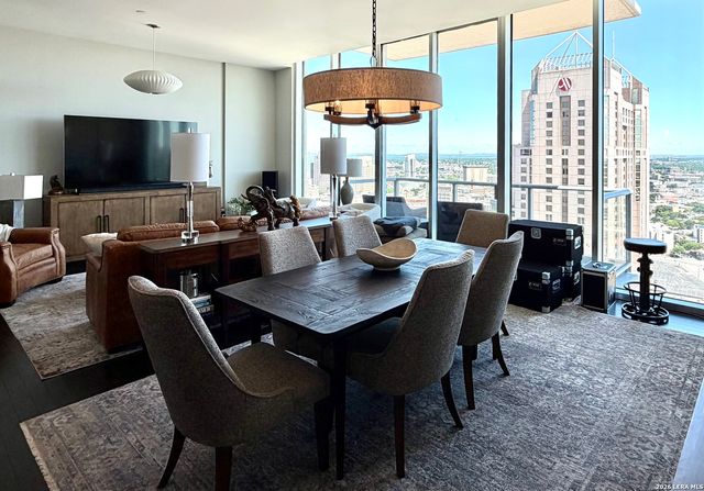 610 E Market St Unit 2812, San Antonio, TX 78205