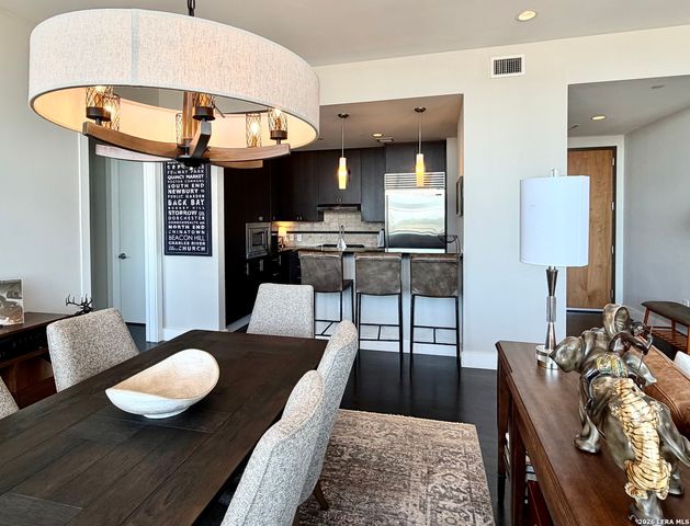 610 E Market St Unit 2812, San Antonio, TX 78205