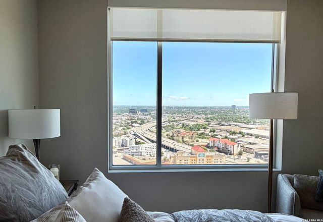 610 E Market St Unit 2812, San Antonio, TX 78205