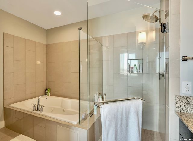 610 E Market St Unit 2812, San Antonio, TX 78205