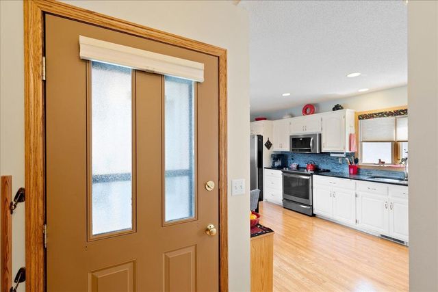 2084 Vierling Drive E, Shakopee, MN 55379