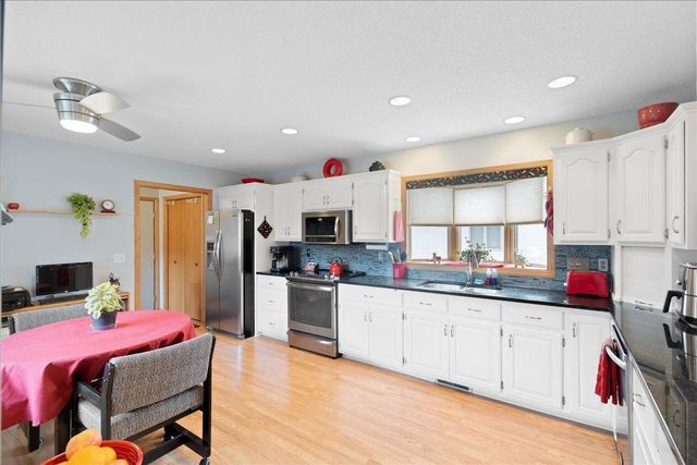 2084 Vierling Drive E, Shakopee, MN 55379