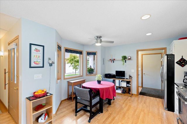 2084 Vierling Drive E, Shakopee, MN 55379