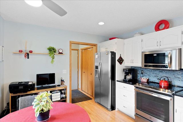 2084 Vierling Drive E, Shakopee, MN 55379