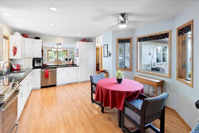 2084 Vierling Drive E, Shakopee, MN 55379