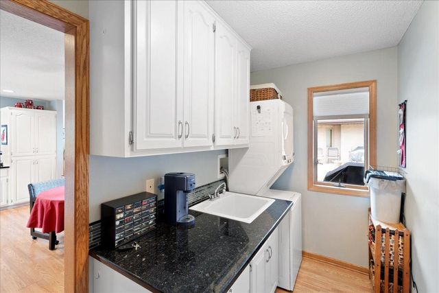 2084 Vierling Drive E, Shakopee, MN 55379