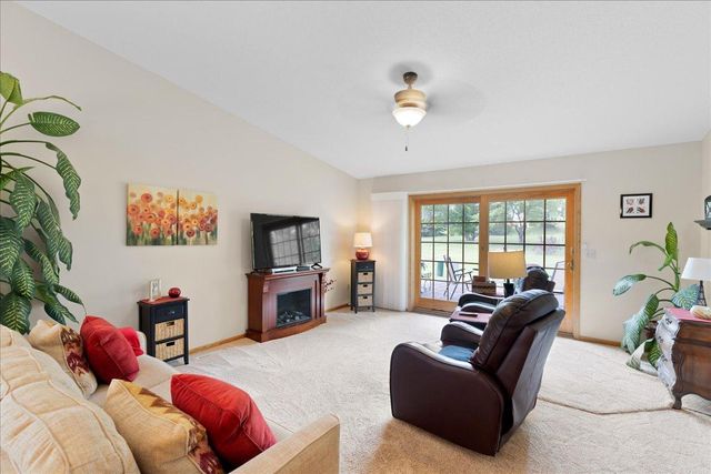 2084 Vierling Drive E, Shakopee, MN 55379