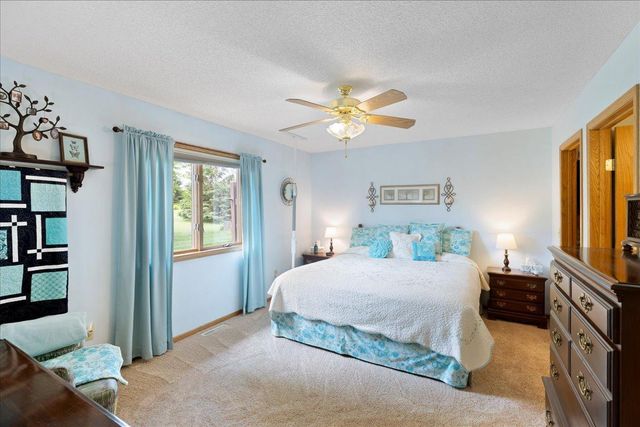 2084 Vierling Drive E, Shakopee, MN 55379