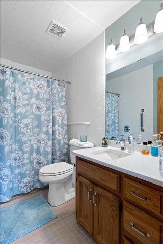 2084 Vierling Drive E, Shakopee, MN 55379