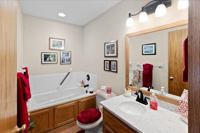 2084 Vierling Drive E, Shakopee, MN 55379
