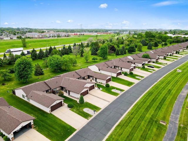 2084 Vierling Drive E, Shakopee, MN 55379