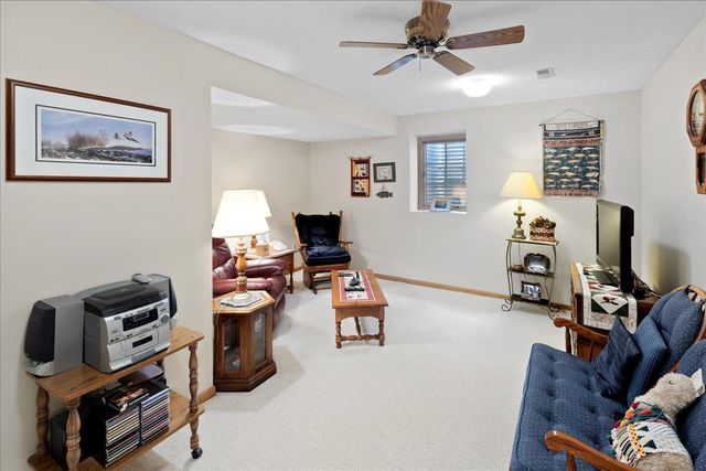 2084 Vierling Drive E, Shakopee, MN 55379