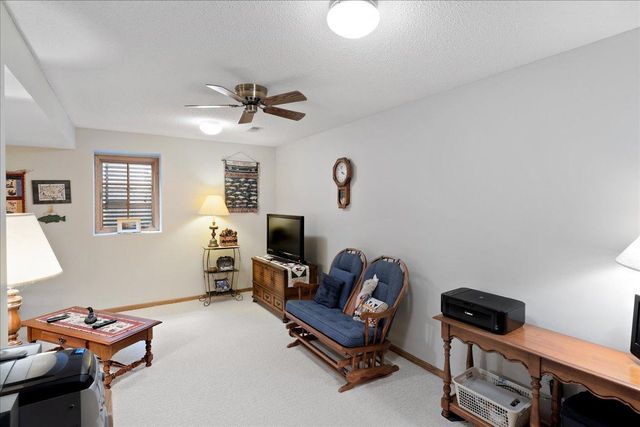 2084 Vierling Drive E, Shakopee, MN 55379