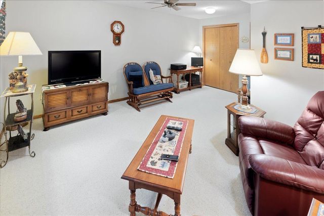 2084 Vierling Drive E, Shakopee, MN 55379