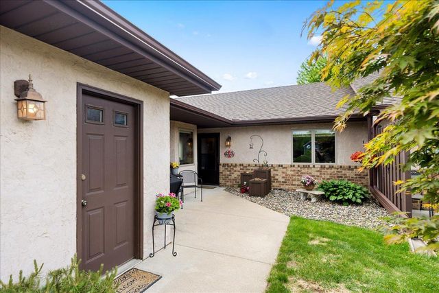 2084 Vierling Drive E, Shakopee, MN 55379