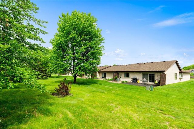 2084 Vierling Drive E, Shakopee, MN 55379