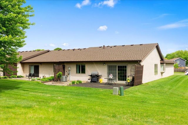 2084 Vierling Drive E, Shakopee, MN 55379