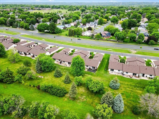 2084 Vierling Drive E, Shakopee, MN 55379