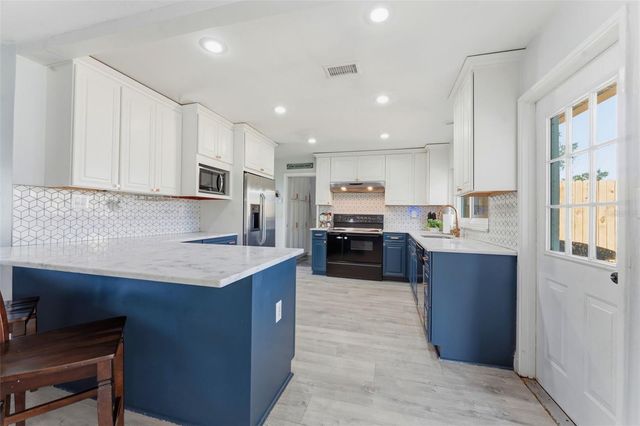 910 LINWOOD TERRACE, Lutz, FL 33549