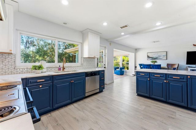 910 LINWOOD TERRACE, Lutz, FL 33549