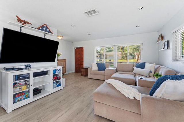 910 LINWOOD TERRACE, Lutz, FL 33549