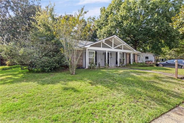 2270 Christopher Drive E, Mobile, AL 36609