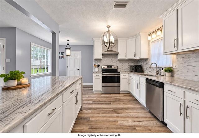 2270 Christopher Drive E, Mobile, AL 36609