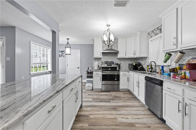 2270 Christopher Drive E, Mobile, AL 36609