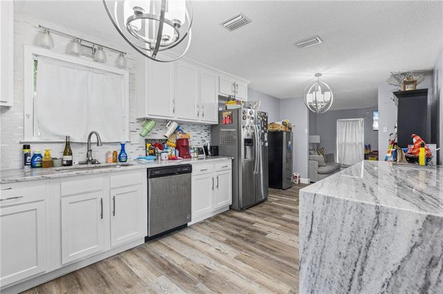 2270 Christopher Drive E, Mobile, AL 36609