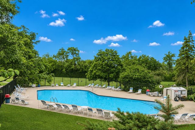 5803 Oakwood Drive 2D, Lisle, IL 60532