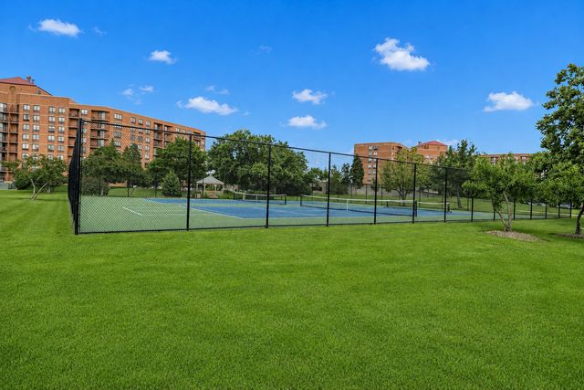 5803 Oakwood Drive 2D, Lisle, IL 60532