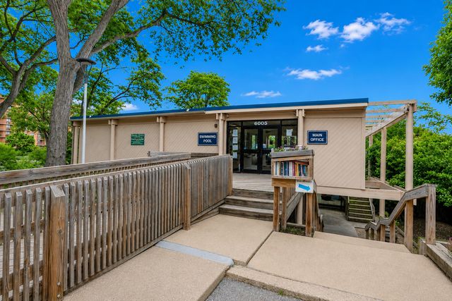 5803 Oakwood Drive 2D, Lisle, IL 60532