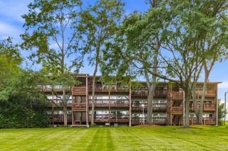 5803 Oakwood Drive 2D, Lisle, IL 60532