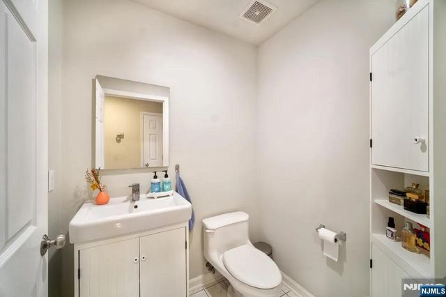 9 Legend Hills Drive, Edgewater, NJ 07020