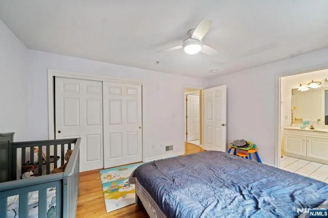 9 Legend Hills Drive, Edgewater, NJ 07020