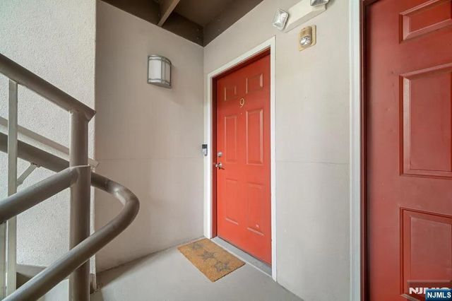 9 Legend Hills Drive, Edgewater, NJ 07020