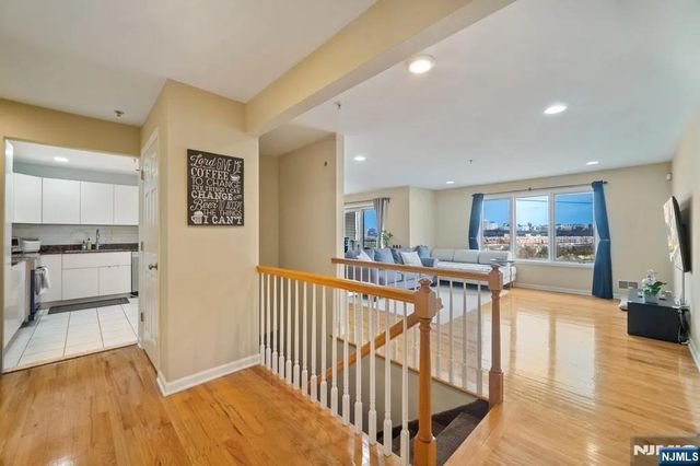 9 Legend Hills Drive, Edgewater, NJ 07020