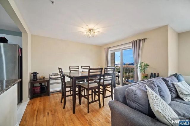 9 Legend Hills Drive, Edgewater, NJ 07020