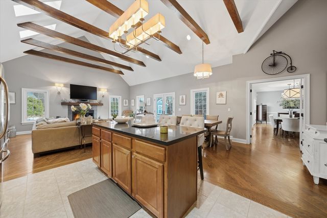 10050 W 127th Street, Palos Park, IL 60464