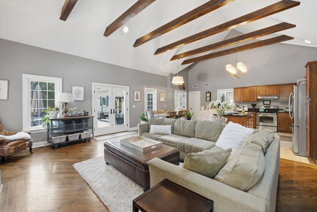 10050 W 127th Street, Palos Park, IL 60464