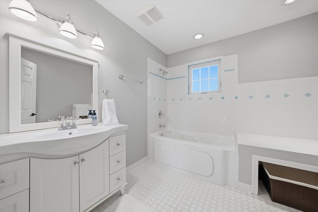 10050 W 127th Street, Palos Park, IL 60464