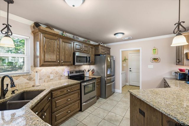 371 Meadow View Path, Holly Lake Ranch, TX 75765