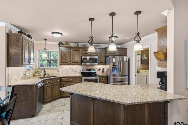 371 Meadow View Path, Holly Lake Ranch, TX 75765