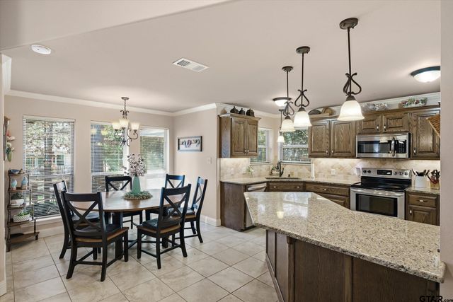 371 Meadow View Path, Holly Lake Ranch, TX 75765