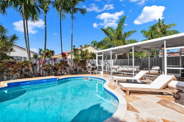 18910 NW 10th Terrace, Pembroke Pines, FL 33029