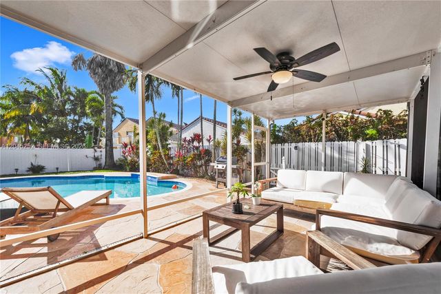 18910 NW 10th Terrace, Pembroke Pines, FL 33029