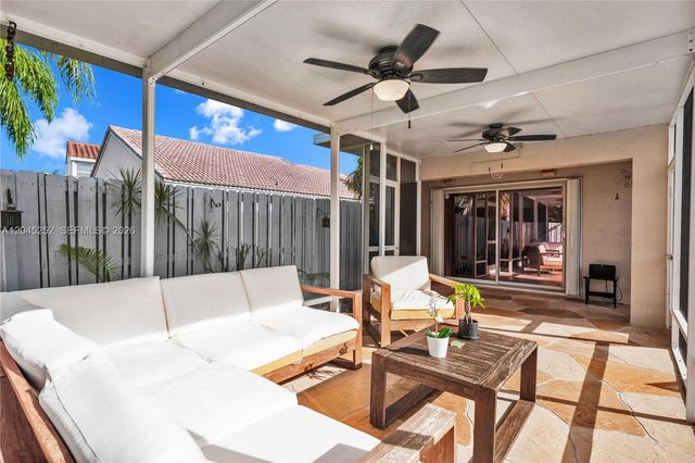 18910 NW 10th Terrace, Pembroke Pines, FL 33029
